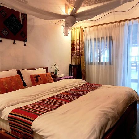 Nha Tan - Mai Chau Homestay And Tours Buitenkant foto