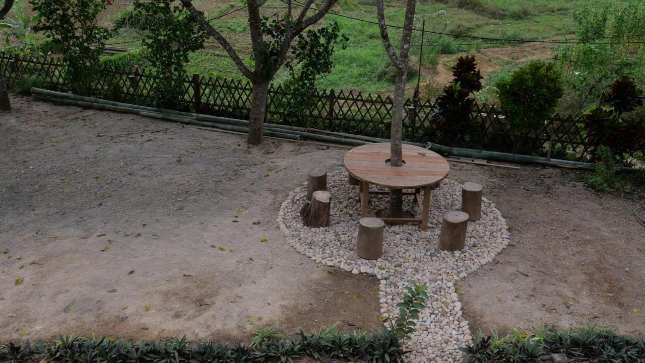 Nha Tan - Mai Chau Homestay And Tours Buitenkant foto