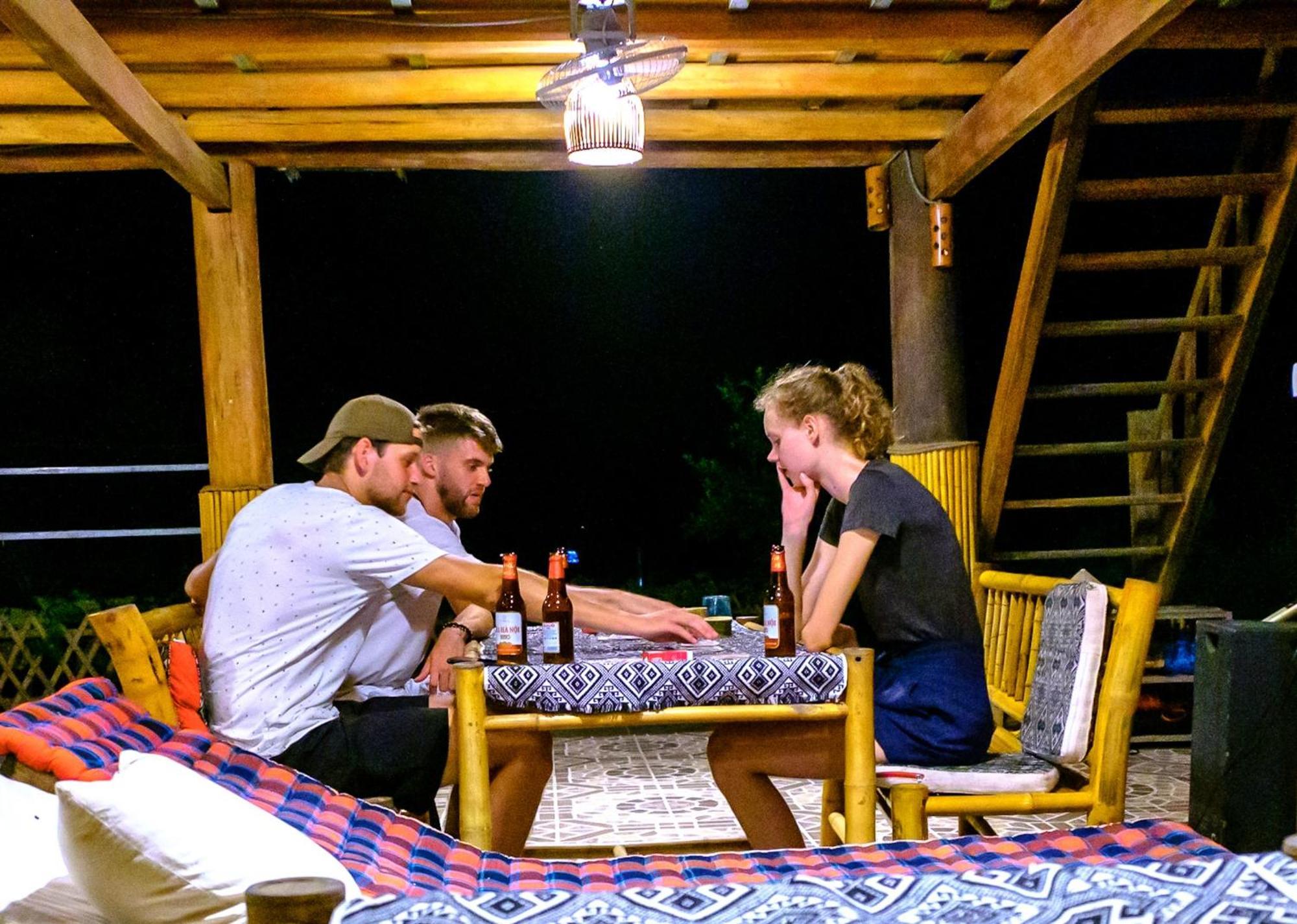 Nha Tan - Mai Chau Homestay And Tours Buitenkant foto