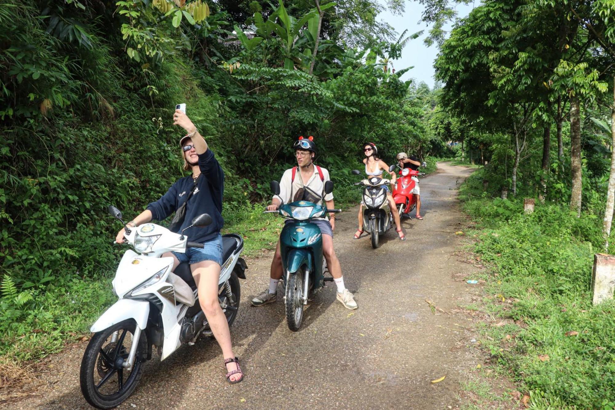 Nha Tan - Mai Chau Homestay And Tours Buitenkant foto