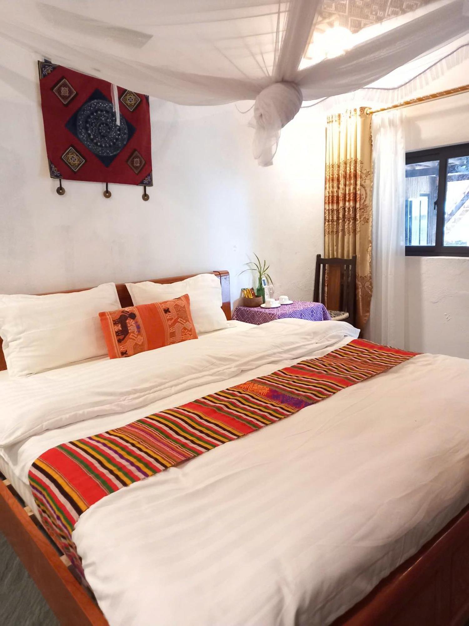 Nha Tan - Mai Chau Homestay And Tours Buitenkant foto