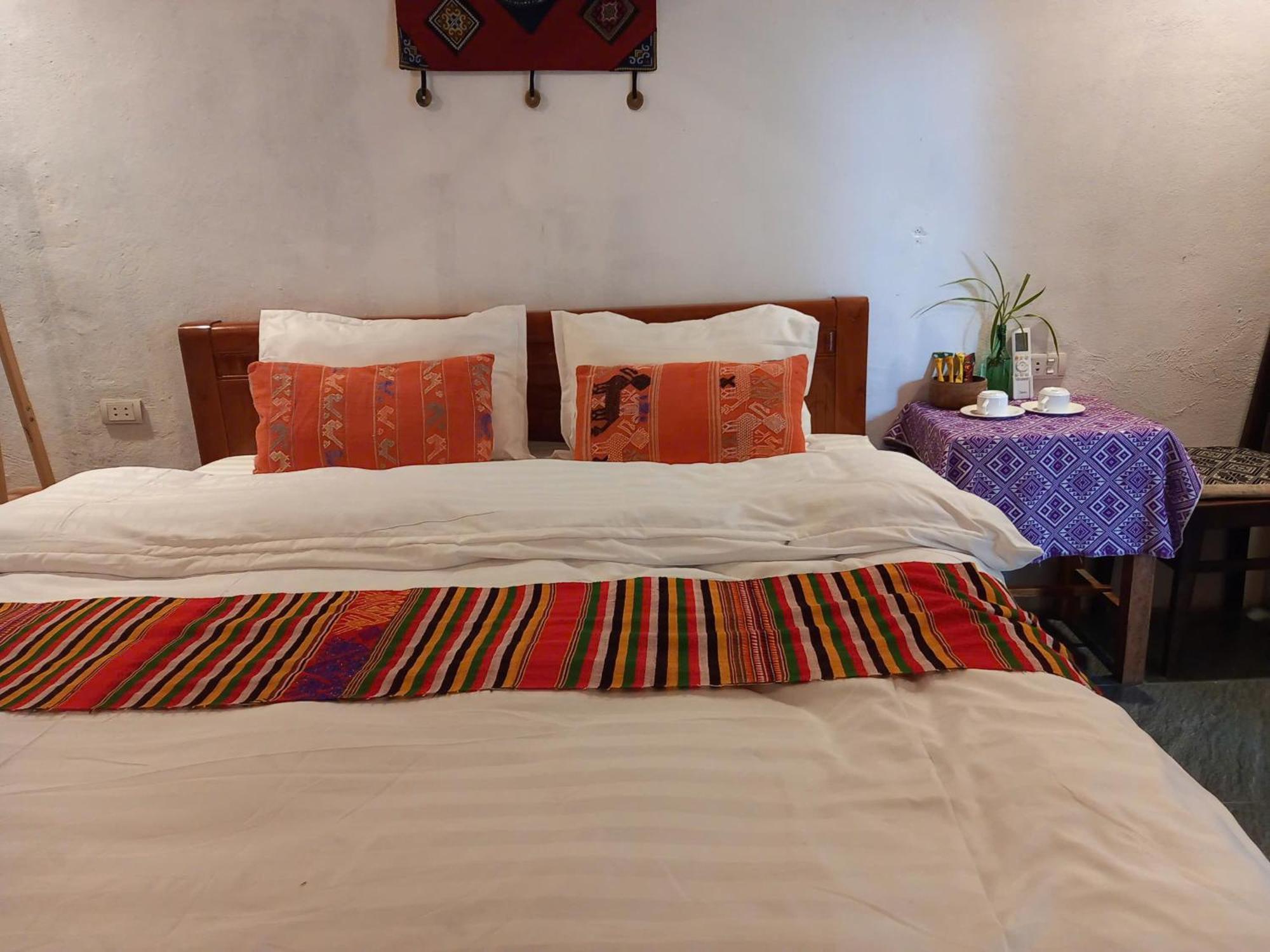 Nha Tan - Mai Chau Homestay And Tours Buitenkant foto